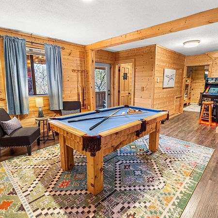 פיג'ן פורג' The Family Stone Luxe Cabin Sleeps 12 Hot Tub Dogfriendly Dollywood מראה חיצוני תמונה