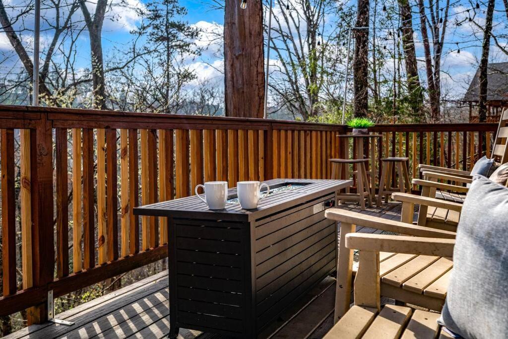 פיג'ן פורג' The Family Stone Luxe Cabin Sleeps 12 Hot Tub Dogfriendly Dollywood מראה חיצוני תמונה