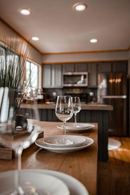 פיג'ן פורג' The Family Stone Luxe Cabin Sleeps 12 Hot Tub Dogfriendly Dollywood מראה חיצוני תמונה