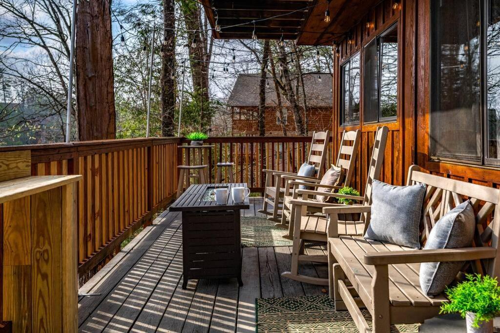 פיג'ן פורג' The Family Stone Luxe Cabin Sleeps 12 Hot Tub Dogfriendly Dollywood מראה חיצוני תמונה