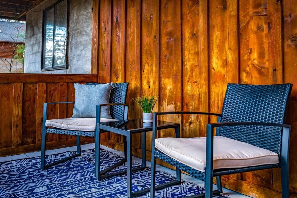 פיג'ן פורג' The Family Stone Luxe Cabin Sleeps 12 Hot Tub Dogfriendly Dollywood מראה חיצוני תמונה