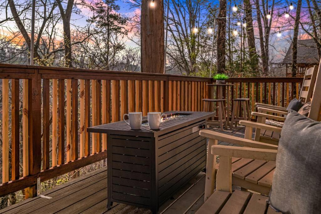 פיג'ן פורג' The Family Stone Luxe Cabin Sleeps 12 Hot Tub Dogfriendly Dollywood מראה חיצוני תמונה