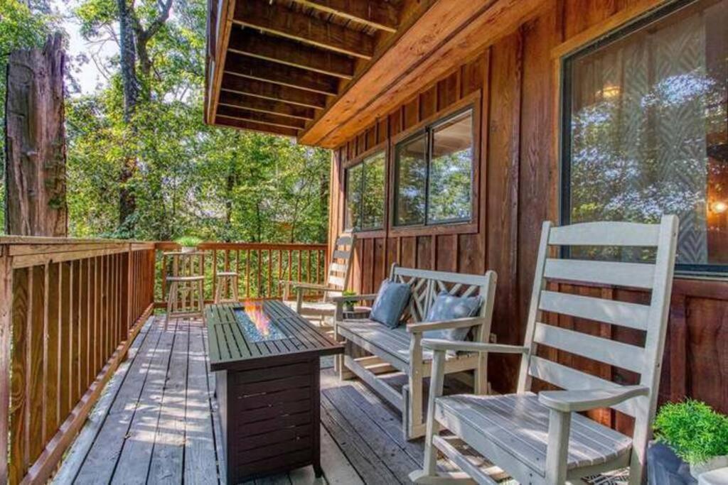 פיג'ן פורג' The Family Stone Luxe Cabin Sleeps 12 Hot Tub Dogfriendly Dollywood מראה חיצוני תמונה
