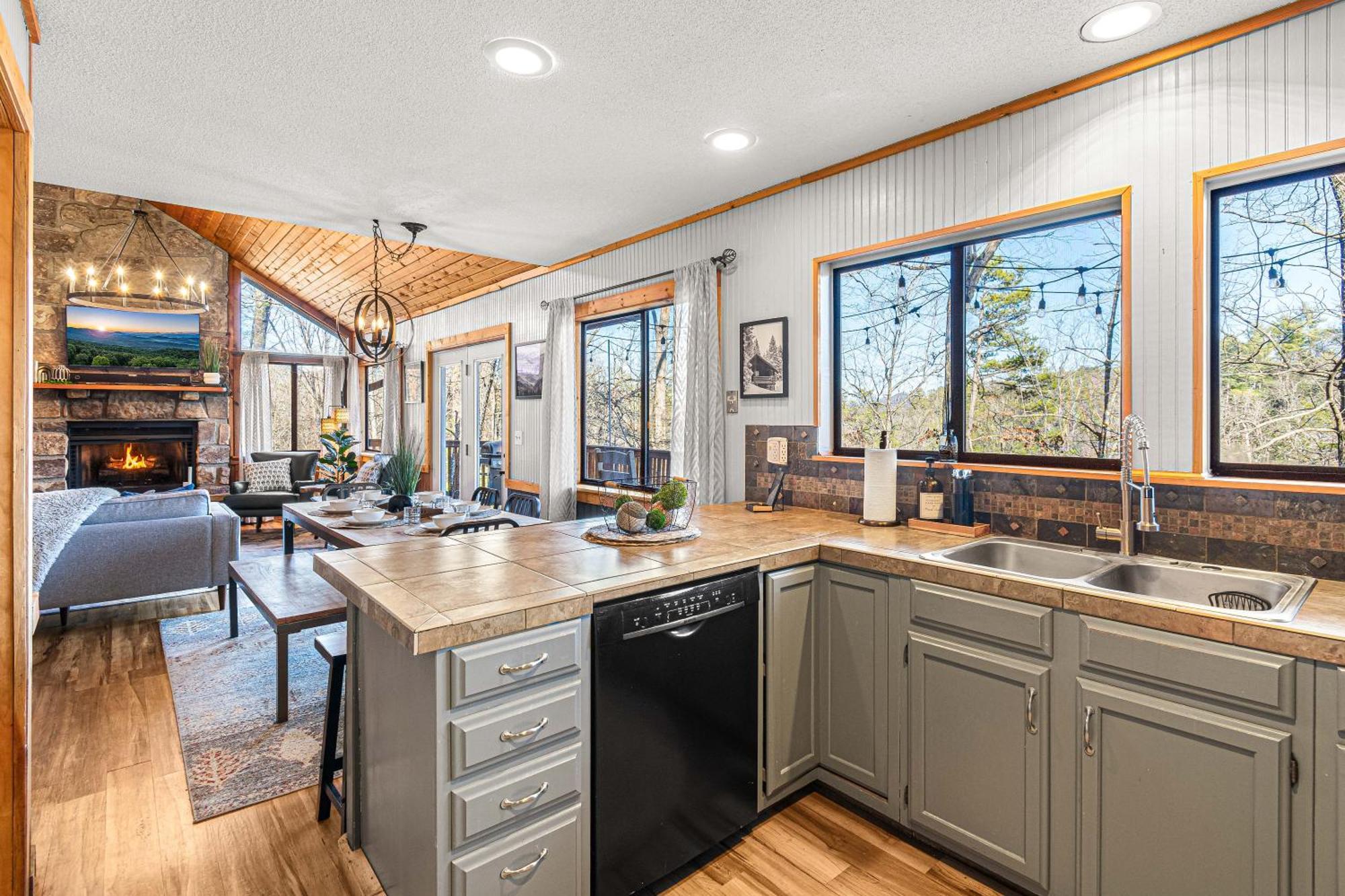 פיג'ן פורג' The Family Stone Luxe Cabin Sleeps 12 Hot Tub Dogfriendly Dollywood מראה חיצוני תמונה