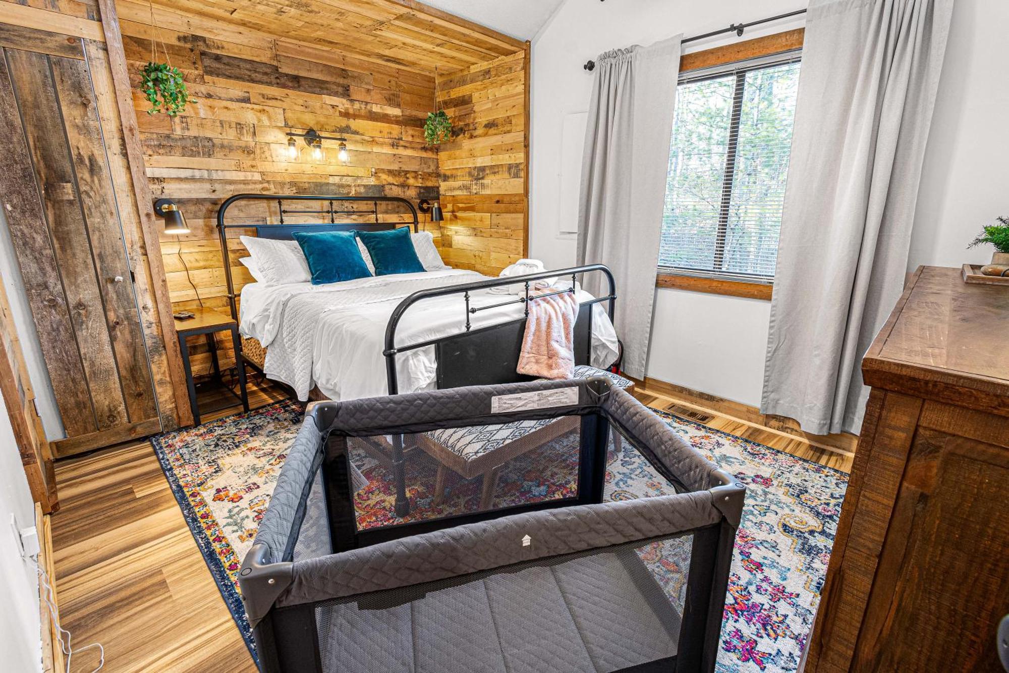 פיג'ן פורג' The Family Stone Luxe Cabin Sleeps 12 Hot Tub Dogfriendly Dollywood מראה חיצוני תמונה