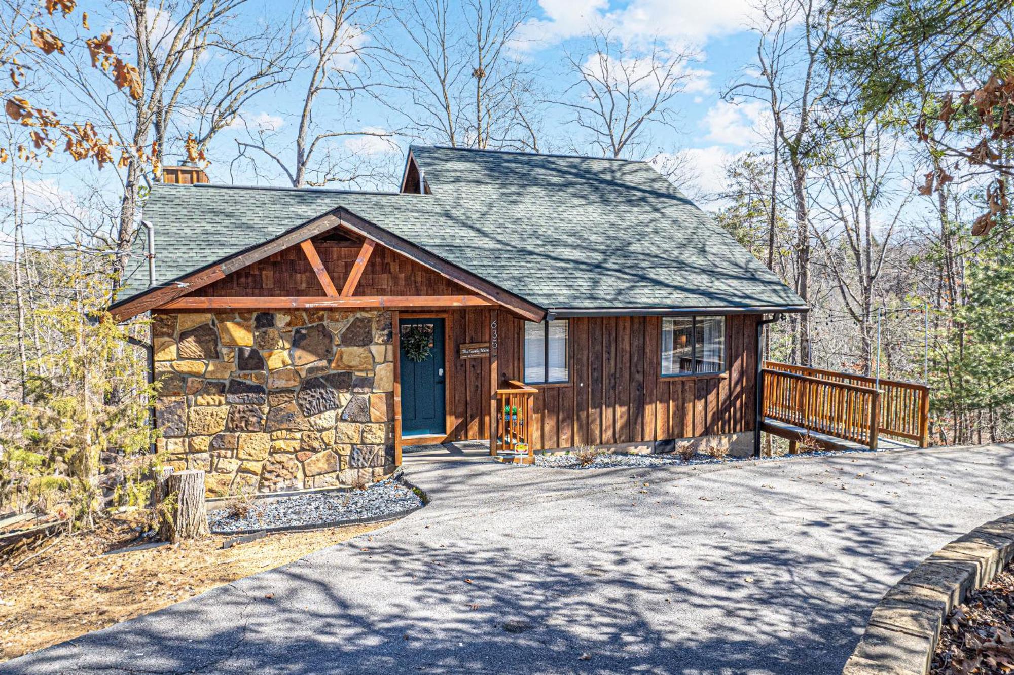 פיג'ן פורג' The Family Stone Luxe Cabin Sleeps 12 Hot Tub Dogfriendly Dollywood מראה חיצוני תמונה