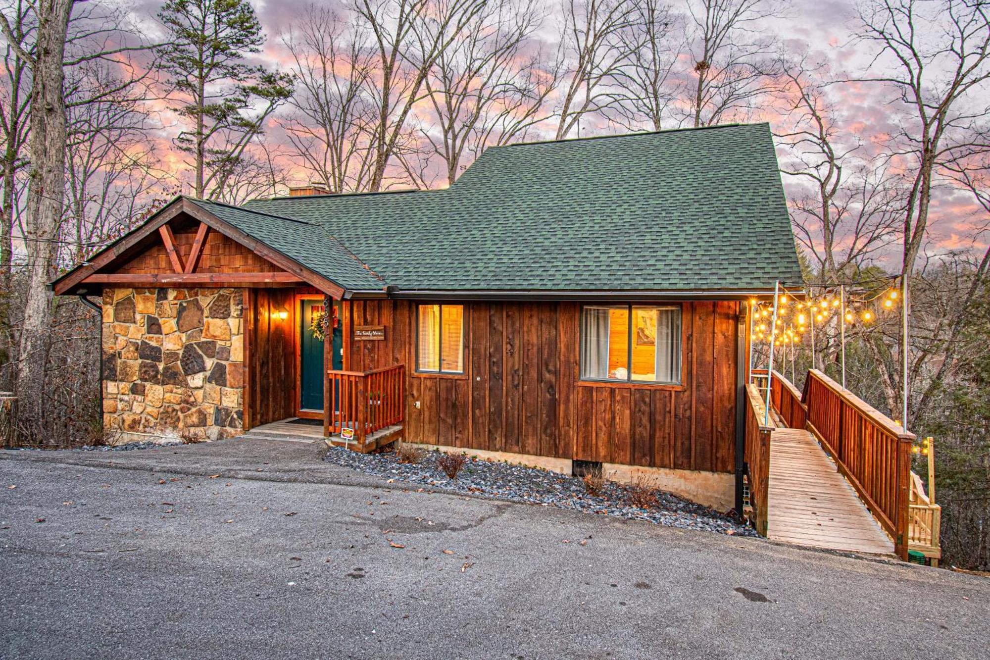 פיג'ן פורג' The Family Stone Luxe Cabin Sleeps 12 Hot Tub Dogfriendly Dollywood מראה חיצוני תמונה